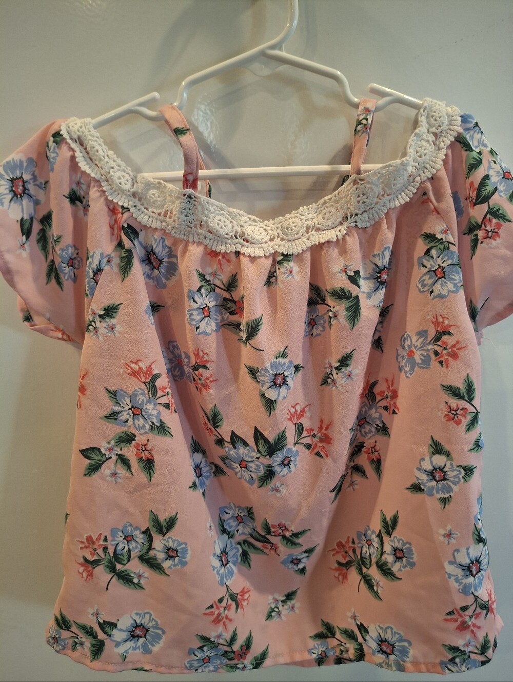 Source Unknown Pink Floral Off-Shoulder Top with Crochet Trim